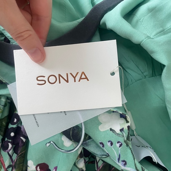 Sonya NWT 	
SOLEIL DRESS
8 / Fiori Di Sambuco - Picture 4 of 4